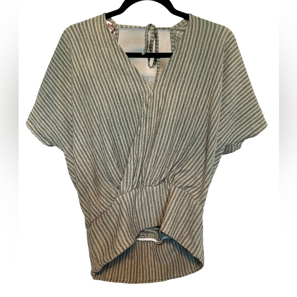 WILLOW & ROOT DOLMAN SURPLICE TOP - Picture 4 of 4